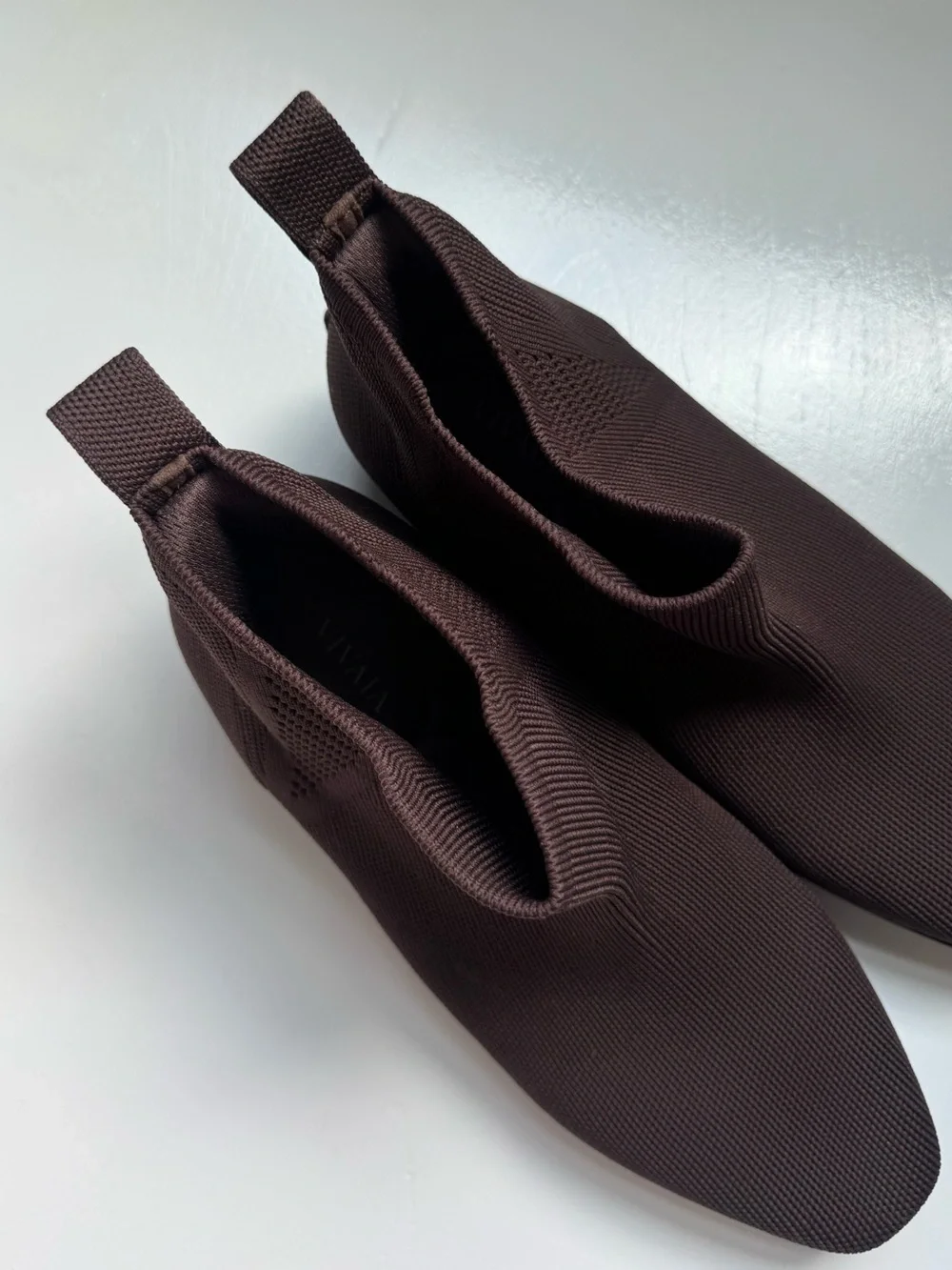 Vivaia Chelsea Boots